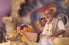 Ambani Family: कौन हैं मुकेश अंबानी के गुरु रमेश भाई ओझा? हर बड़े काम से पहले सलाह लेता है अंबानी परिवार, तस्वीरों के जरिए जानिए