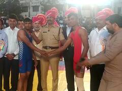 Dhule News:  खाशाबा जाधव कुस्ती स्पर्धेला धुळ्यात दिमाखात सुरुवात, महाराष्ट्र केसरी विजय चौधरी यांची विशेष उपस्थिती