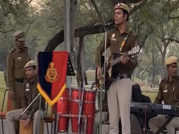 Delhi Cop's Beautiful Rendition Of 'Roke Na Ruke Naina' Wins Hearts, Composer Amaal Mallik Reacts Delhi Cop's Beautiful Rendition Of 'Roke Na Ruke Naina' Wins Hearts, Composer Amaal Mallik Reacts