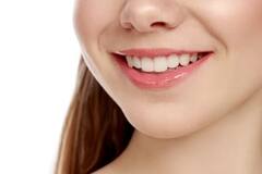 Teeth Whitening Tips : दातांचा पिवळेपणा दूर करण्यासाठी घरगुती उपाय