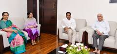 In Pics: ఏపీ కొత్త గవర్నర్‌ను కలిసిన సీఎం జగన్ దంపతులు
