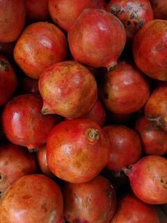 pomegranate Benefits : डाळिंब खाल्ल्याने या 5 समस्यांपासून मिळेल सुटका; आजच आहारात समावेश करा