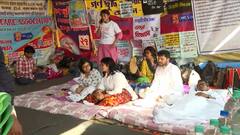 বকেয়া DA-র দাবিতে অনশন মঞ্চে অসুস্থ সংগ্রামী যৌথ মঞ্চের আহ্বায়ক ভাস্কর ঘোষ