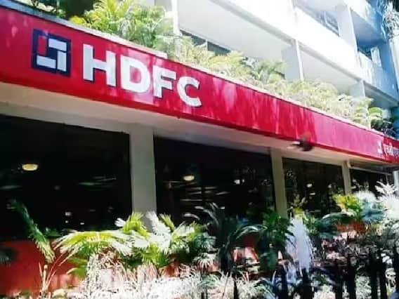એચડીએફસી તેના ગ્રાહકોને 8.45 ટકા વ્યાજ દર હોમ લોન પર ઓફર કરે છે. આવી સ્થિતિમાં, ગ્રાહકોએ 20 વર્ષના ગાળામાં 75 લાખ રૂપિયાની લોન પર ઇએમઆઈ તરીકે રૂ. 64,850 ચૂકવવા પડશે. આ યાદી બેંક બઝાર ડોટ કોમના સંશોધનના આધારે બનાવવામાં આવી છે. (પીસી: ફાઇલ ચિત્ર)