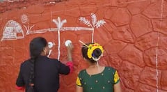 Warli Painting : पालघरच्या वारली चित्रकलेचा जागतिक पातळीवर ठसा, औरंगाबादमध्ये अवघ्या सहा तासात साकारलं जगातील सर्वात मोठं वारली चित्र!