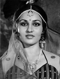 Reena Roy Life Story: पहले प्रेमी फिर पति से मिला धोखा, बॉलीवुड की इस हसीना ने रियल लाइफ में सहे कई सितम
