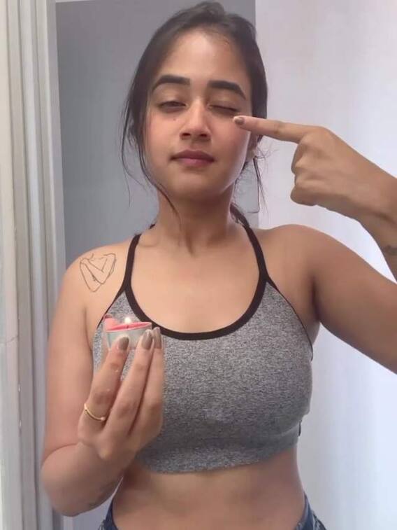 ముక్కుతో దీపాన్ని ఆర్పేస్తున్న దీప్తి సునయన - ఇదేం విడ్డూరం