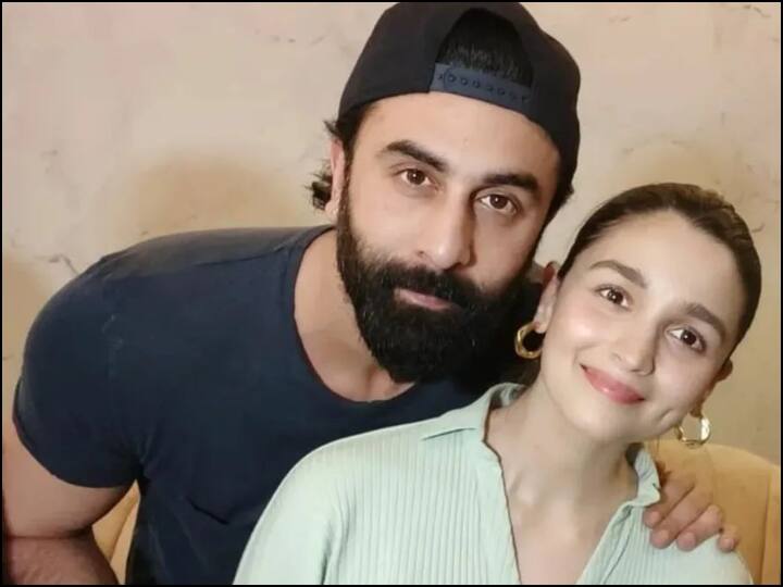 Ranbir Kapoor on daughter Raha says I just want to be at home with her Ranbir Kapoor On Raha: बेटी के जन्म के बाद काम नहीं करना चाहते रणबीर कपूर, बोले- मैं बस उसके साथ रहना चाहता हूं...