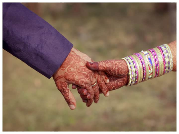 Chhattisgarh crime bride and groom body found with blood and knife injury in their own house Two days after the marriage screams Crime News: रिसेप्शन से ठीक पहले दूल्हा-दुल्हन के कमरे में मची चीख-पुकार, दोनों की खून से सनी थी लाश