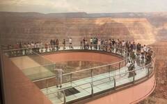 Glass Bridges: एडवेंचर और थ्रिल से भरपूर हैं दुनिया के ये सबसे खूबसूरत कांच के पुल, तस्वीरों में देखें वर्ल्डस मोस्ट ब्यूटीफुल ग्लास ब्रिज