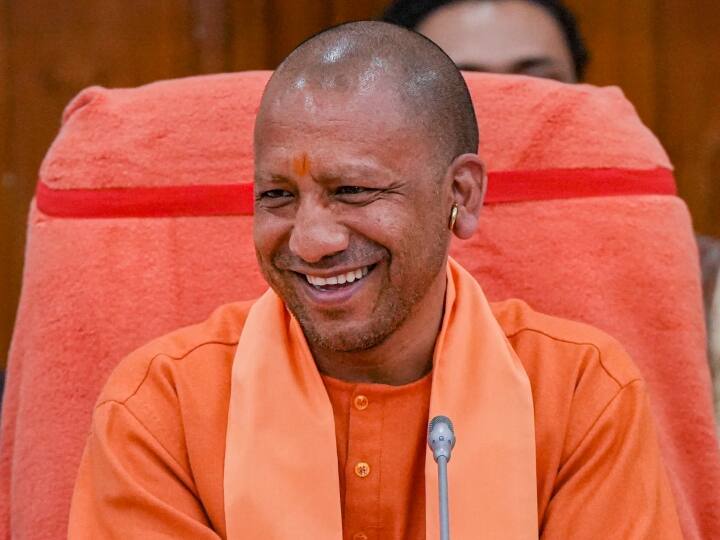 Allahabad High Court dismissed petition against CM Yogi Adityanath in Gorakhpur Riot and Fine Imposed on Filer for Accused Gorakhpur Riot: सीएम योगी के खिलाफ याचिका खारिज, दायर करने वाले पर लगा जुर्माना, कोर्ट ने कहा- याचिकाकर्ता कई आपराधिक मामलों में आरोपी'