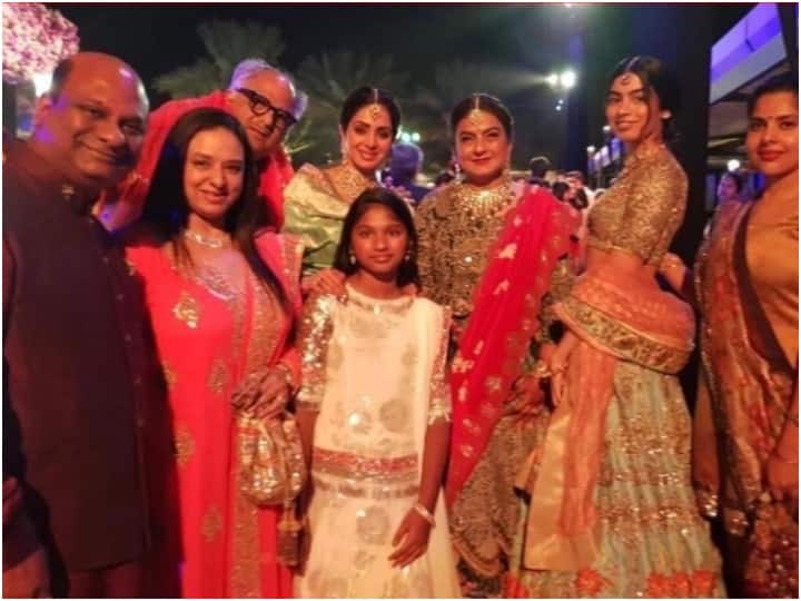 Boney Kapoor Share Sridevi Last Picture from Family Wedding in Dubai Ahead 5th Death Anniversary Sridevi Death Anniversary: बोनी कपूर को फिर आई Sridevi की याद,  5वीं डेथ एनिवर्सरी से पहले शेयर की एक्ट्रेस की 'आखिरी तस्वीर'