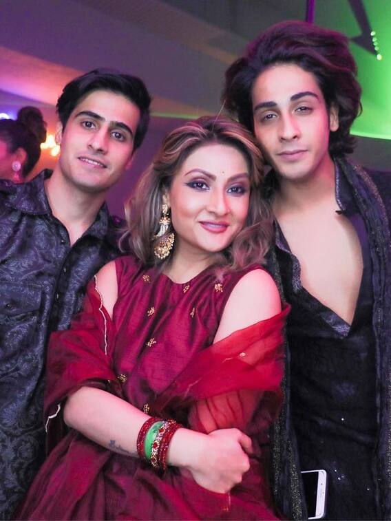 मां की दूसरी शादी को लेकर कोमोलिका के बेटों की ये है राय