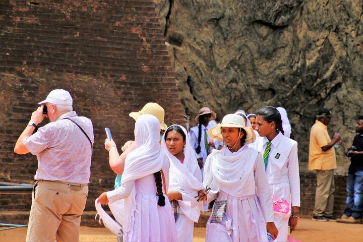 দূরে কোথাও ভ্রমণ সেই স্ট্রেস কমানোর ব্যাপারে থেরাপির কাজ করতে পারে।।