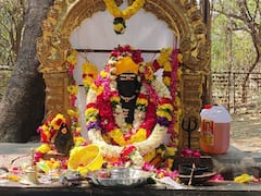 Pootu Muniyappan Kovil: பூட்டு போட்டு வேண்டுதல் வைத்தால் பிரச்னைகளை தீர்த்து வைக்கும் ஆலங்குட்டை பூட்டு முனியப்பன்