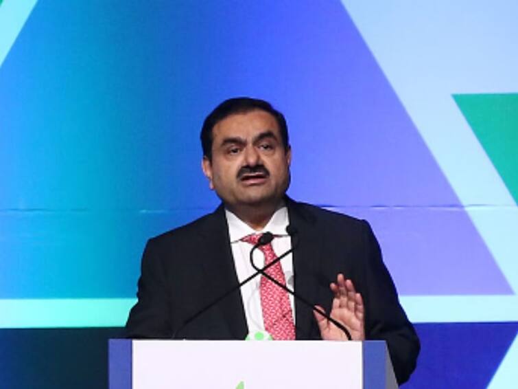 Adani group companies combined market cap fall by rs 11 lakh crore share falls up to 83 percent Adani Group Stock Crash : अदानींच्या शेअर्समध्ये घसरण, गुंतवणूकदारांचे 11 लाख कोटी पाण्यात; अदानींची संपत्ती 8.5 लाख कोटींनी घटली