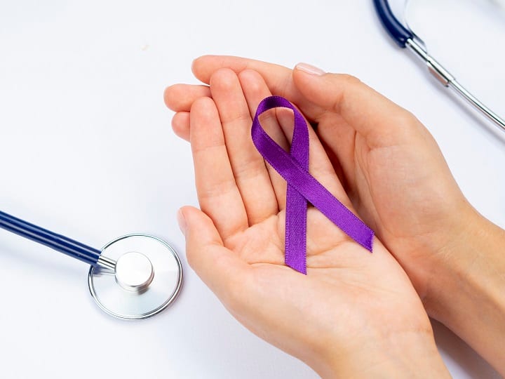 Breast cancer can happen not only to women but also to men. Be careful if you experience these symptoms Breast cancer :બ્રેસ્ટ કેન્સર માત્ર મહિલાને જ  નહિ પુરૂષોને પણ થઇ શકે છે,  આ લક્ષણો અનુભવાય તો થઇ જજો સાવધાન