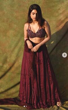 Shraddha Das: ਡੀਪਨੇਕ ਲਹਿੰਗਾ ਚੋਲੀ 'ਚ ਇਸ ਤਰ੍ਹਾਂ ਝੁਕੀ ਅਭਿਨੇਤਰੀ ਸ਼ਰਧਾ ਦਾਸ, ਕਲੀਵੇਜ 'ਤੇ ਟਿਕੀਆਂ ਫੈਨਜ਼ ਦੀਆਂ ਨਜ਼ਰਾਂ