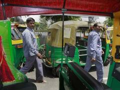 क्या दिल्ली में ऑटो चालकों के लिए खाकी या ग्रे रंग की ड्रेस निर्धारित है? HC ने केजरीवाल सरकार से पूछा सवाल