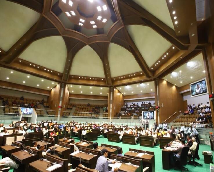 Gujarat Assembly: પરીક્ષામાં ગેરરીતિ અટકાવવાનું વિધેયક વિધાનસભામાં થયું રજૂ Gujarat Assembly: A bill to prevent malpractices in examinations was introduced in the assembly Gujarat Assembly: પરીક્ષામાં ગેરરીતિ અટકાવવાનું વિધેયક વિધાનસભામાં થયું રજૂ