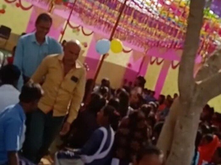 Chhattisgarh: प्रिंसिपल पर चढ़ा नशे का खुमार, स्कूल के कार्यक्रम में मंच पर किया उत्पात, ग्रामीण भड़के