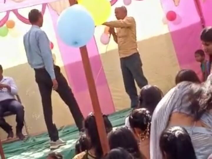 Drunken teacher creates ruckus during annual function of High School in Manendragarh-Chirmiri-Bharatpur ANN Chhattisgarh: प्रिंसिपल पर चढ़ा नशे का खुमार, स्कूल के कार्यक्रम में मंच पर किया उत्पात, ग्रामीण भड़के