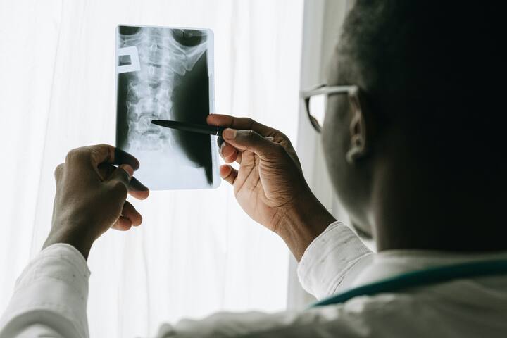 এবারের গবেষণা e-clinicl medicine- নামক জার্নালে প্রকাশিত হয়েছে। এতে বায়ুদূষণ এবং হাড়ের গুণমান (bone mineral density)-এর মধ্যে ব্যাস্তানুপাতিক সম্পর্কের কথা তুলে ধরা হয়েছে। একটি অপরটির উপর কীভাবে প্রভাব ফেলে তা বলা হয়েছে।