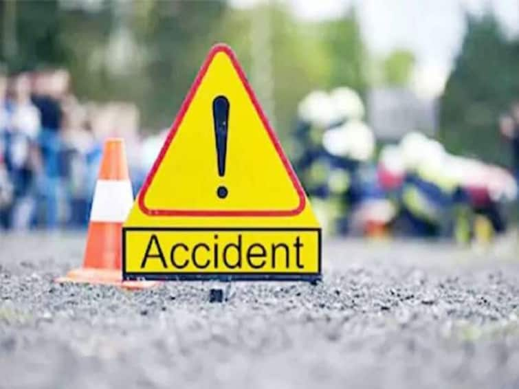 Krishnagiri district: 5 people died on the spot in a road accident near kaveripattinam கிருஷ்ணகிரி: சாலை விபத்தில் 3 மாத குழந்தை உள்பட 5 பேர் உயிரிழப்பு..!