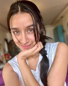 Shraddha Kapoor का ड्रीम हाउस है बेहद कॉम्फी, पेंटिंग्स और प्लांट्स से किया गया है डेकोरेट, देखें Inside तस्वीरें