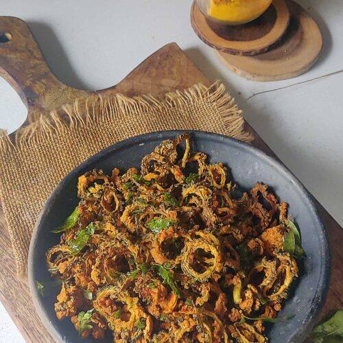 பாகற்காய் கசப்பு உணவாக இருந்தாலும் உடலுக்கு மிக மிக அவசியமான ஒன்று. மாதத்தில் குறைந்தது இருமுறையாவது கட்டாயம் உணவில் சேர்த்துக் கொள்ள வேண்டும்.