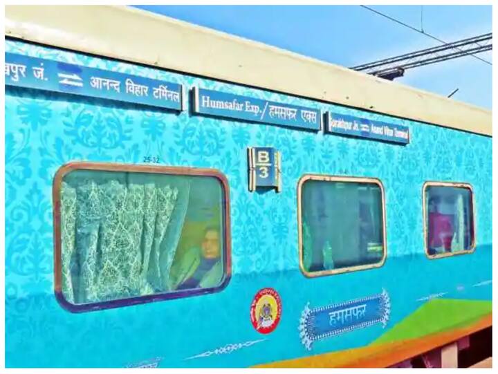 यह ट्रेन जीपीएस सिस्टम से लैस है, जिससे स्टेशनों और ट्रेन की गति और आगे कौन से स्टेशन पर ट्रेन रुकेगी, इसका पता भी चल जाता है. इसके अलावा, यात्रियों को गंदगी फेंकने के लिए केबिन से बाहर न जाना पड़े, इसके लिए कोच के हर केबिन में डस्टबिन लगे हैं. हमसफर ट्रेन का किराया बाकी ट्रेनों की तुलना में 1.5 गुना तक महंगा होता है.