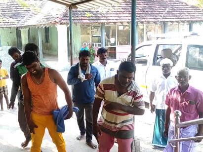 Sri Lankan marines attack Indian fishermen near mid sea TNN மீண்டும் மீண்டும் தாக்குதலுக்கு ஆளாகும் தமிழக மீனவர்கள் - இலங்கை கடற்படை அட்டூழியம்