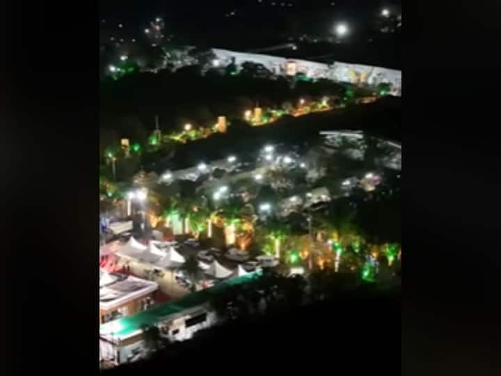 तब्बल 650 परिसरात होत असलेला लोकोत्सव रोषणाईत न्हाऊन गेला आहे.