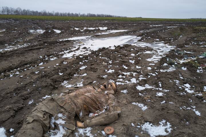 It was reported that hundreds of deaths are unaccounted for in the war from both sides. Here is an image of the body of a Russian soldier frozen in mud after a Ukrainian soldier recovers it. An image telling the story of the ongoing war. (Image Credit: Getty Images)