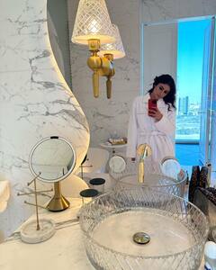 Mouni Roy Pics: बाथरूम से मौनी रॉय ने शेयर कर दी प्राइवेट फोटोज, बाथरोब पहन कर किए ऐसे काम