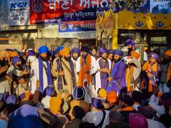 Waris Punjab De Protest: अमृतसर में 'वारिस पंजाब दे' के समर्थकों का हंगामा, हथियार लेकर थाने में घुसे, देखें तस्वीरें