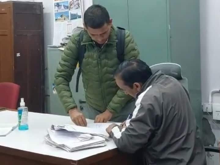 Shimla CBI Raid: शिमला पोस्ट ऑफिस में CBI ने मारा छापा, भर्ती में धांधली को लेकर पूछताछ जारी CBI raid at Shimla Post Office In Himachal Pradesh For Recruitment rigging ANN Shimla CBI Raid: शिमला पोस्ट ऑफिस में CBI ने मारा छापा, भर्ती में धांधली को लेकर पूछताछ जारी