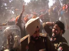 ਅੰਮ੍ਰਿਤਪਾਲ ਸਿੰਘ ਦੇ ਸਮਰਥਕਾਂ ਅਤੇ ਪੁਲਿਸ ਵਿਚਾਲੇ ਝੜਪ, ਵੇਖੋ ਤਸਵੀਰਾਂ