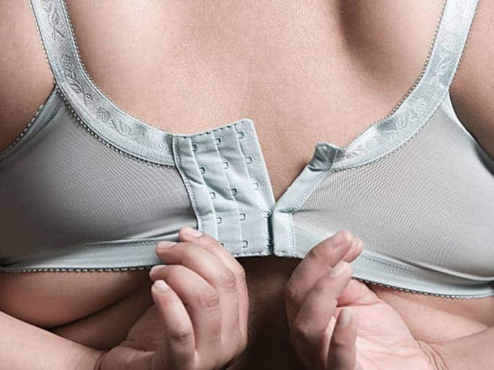 Bra fat 5 Moves to Combat the Bra Bulge and Tone Your Back क्या होता है ब्रा फैट, जिससे परेशान हैं कई महिलाएं... जानिए आखिर ये कैसे कम होगा