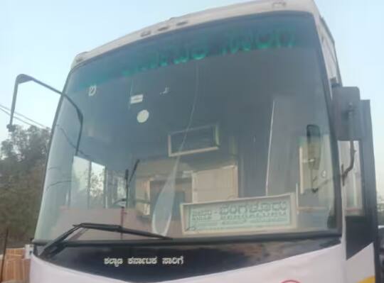 now-pee-gate-in-karnataka-bus-drunk-man-pees-on-woman-seat Pee-Gate: ਫਲਾਈਟ ਤੋਂ ਬਾਅਦ ਹੁਣ ਬੱਸ ‘ਚ ਪੇਸ਼ਾਬ ਕਾਂਡ, ਸ਼ਰਾਬੀ ਵਿਅਕਤੀ ਨੇ ਮਹਿਲਾ ਦੀ ਸੀਟ ‘ਤੇ ਕੀਤਾ ਪੇਸ਼ਾਬ