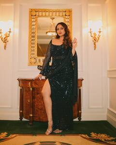 Sonakshi Sinha Pics: ब्लैक रिवीलिंग साड़ी में सोनाक्षी सिन्हा ने दिखाया ग्लैम लुक, एक्ट्रेस की बिंदी पर अटका फैंस का दिल