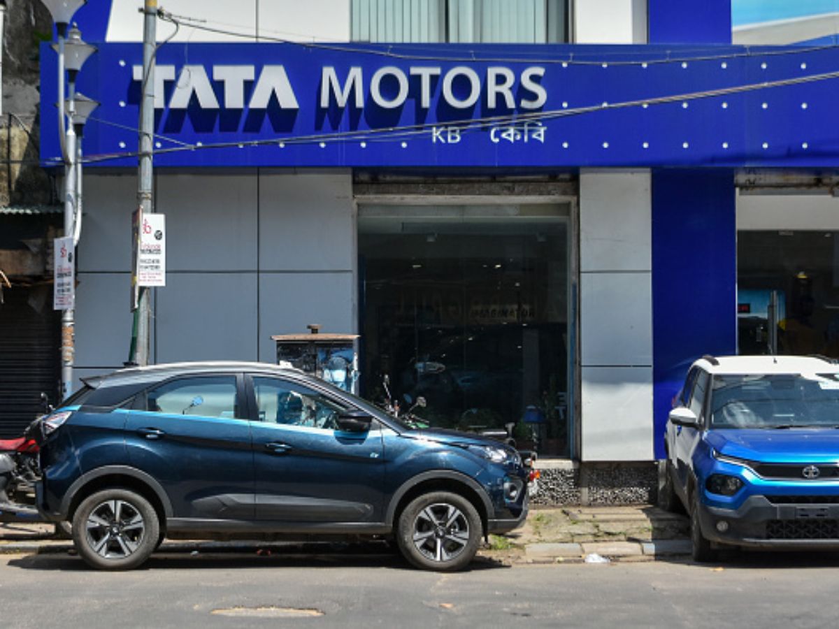 Tata Motors Negotiating With Investors To Raise $1 Billion Through Stake  Sale In EV Business: Report
