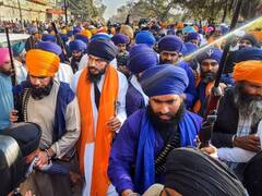 Waris Punjab De Protest: अमृतसर में 'वारिस पंजाब दे' के समर्थकों का हंगामा, हथियार लेकर थाने में घुसे, देखें तस्वीरें