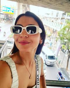 Anushka Sharma Pics: बैंकॉक की सड़कों पर सेल्फी लेती नजर आईं अनुष्का शर्मा, तस्वीरें शेयर कर बोलीं - 'ये यहां की बेस्ट चीज है'