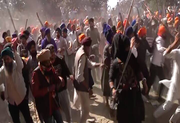 ਪੁਲਿਸ ਦਾ ਅੰਦਾਜ਼ਾ ਹੈ ਕਿ ਇਸ ਪ੍ਰਦਰਸ਼ਨ ਵਿੱਚ 1 ਹਜ਼ਾਰ ਤੋਂ ਵੱਧ ਲੋਕ ਪਹੁੰਚ ਰਹੇ ਹਨ।