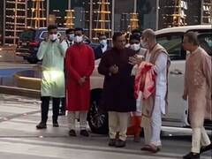 Ambani Family: कौन हैं मुकेश अंबानी के गुरु रमेश भाई ओझा? हर बड़े काम से पहले सलाह लेता है अंबानी परिवार, तस्वीरों के जरिए जानिए