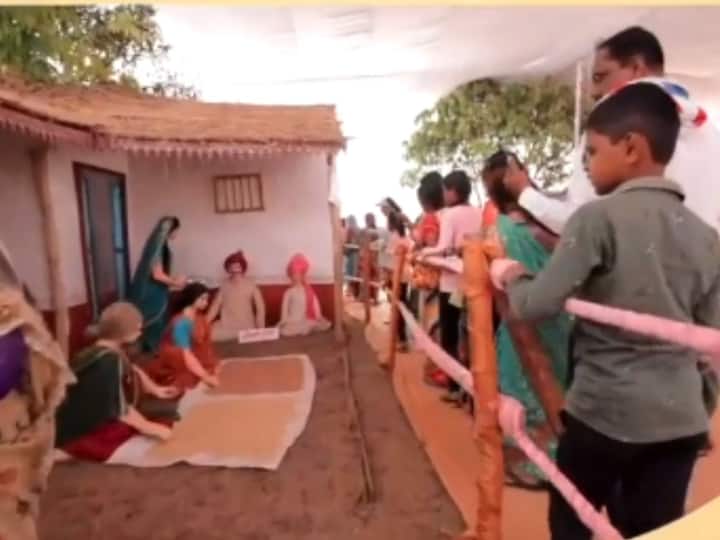 प्रदर्शन पाहण्यासाठी महाराष्ट्राच्या कानाकोपऱ्यातून गर्दी होत आहे.