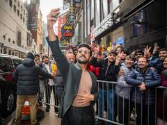 అమెరికాలో రామ్ చరణ్ సందడి, టీవీల్లో ఇంటర్వ్యూలు, ఫ్యాన్స్ తో సెల్ఫీలు