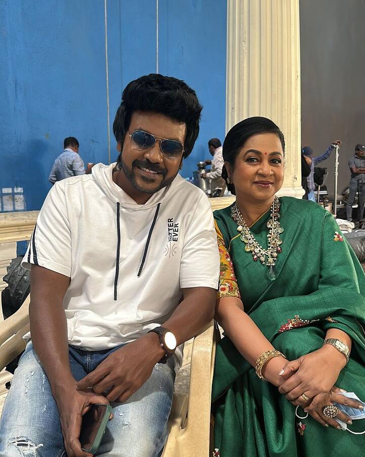 சந்திரமுகி 2 படத்தில், ராகாவா லாராண்ஸுடன் ஒன்றாக நடிக்கும் ராதிகா சரத்குமார், ஷூட்டிங் ஸ்பாட்டில் போட்டோ எடுத்துள்ளார்.