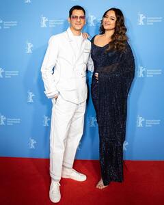 Sonakshi Sinha Glams Up In A Saree As She Attends Her First International Red Carpet. See Pics